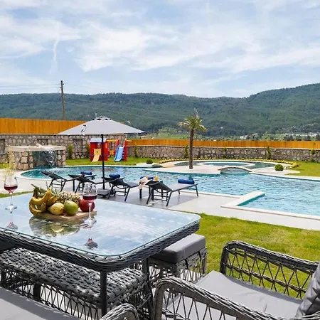 Ultra Lueks Tatil Villasi Hotel