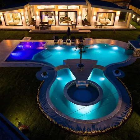 Ultra Lueks Tatil Villasi * Kaş