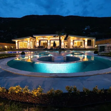 Ultra Lueks Tatil Villasi *